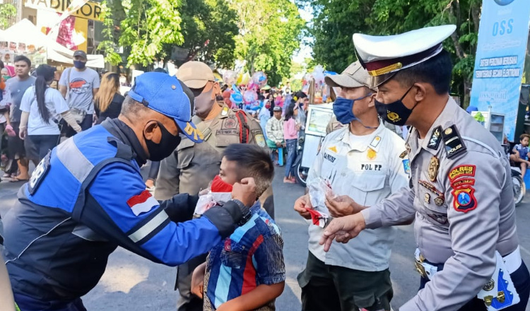 Kampanye Jatim Bermasker, Polres Probolinggo Kota Masih Dapati Warga Tak Bermasker di CFD