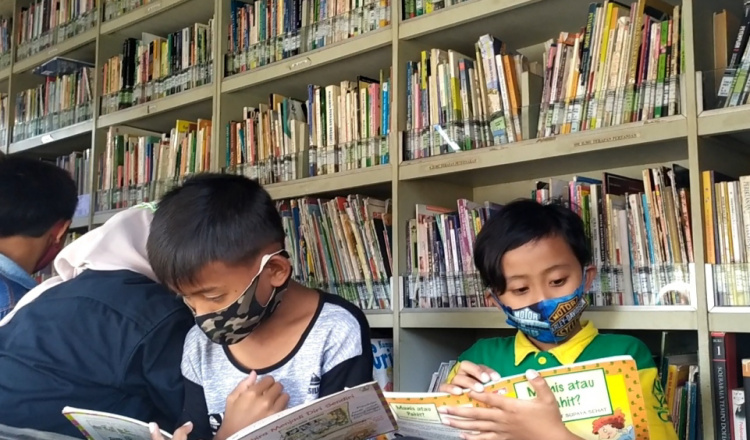 Melalui Perpusling, Mahasiswa di Jember Tanamkan Gemar Membaca Sejak Dini bagi Pelajar di Desa