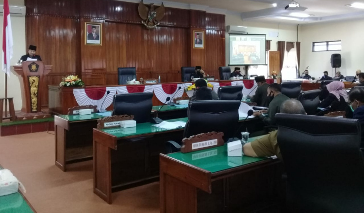 Dalam Sidang Paripurna DPRD Trenggalek, Bupati Sampaikan Jawaban PU Fraksi