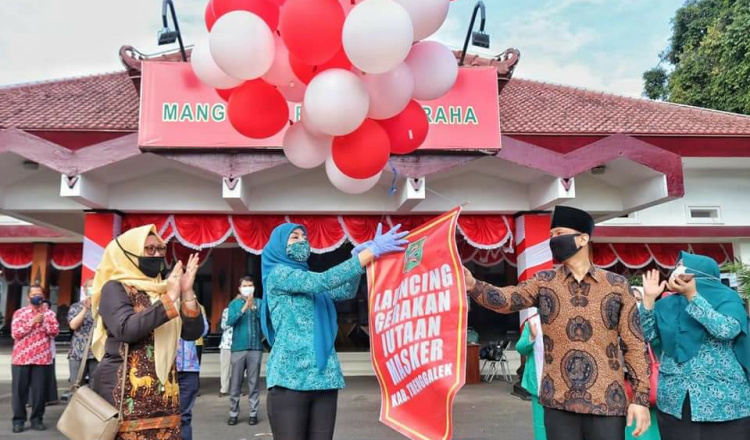 Usai Launching Gerakan Jutaan Masker, Gus Ipin Bakal Perluas Cakupan Swab Test di Trenggalek