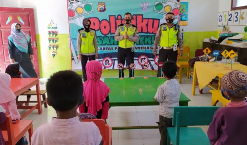 Polisi Sahabat Anak, Satlantas Polres Pamekasan Kenalkan Tertib Lantas dan Protokol Kesehatan