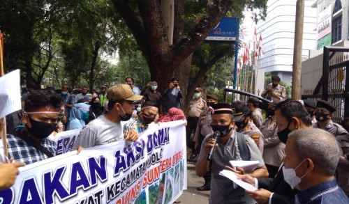 Demo di DPRD Sumut, Warga Kecamatan Dolok : Selamatkan Jalan Provinsi Sumatera Utara