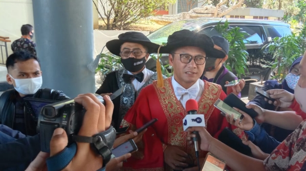 Pilkada Serentak Tetap Digelar, Prof Obi Pakar Ilmu Politik : kuncinya KPU Dan Banwaslu Buat Regulasi !