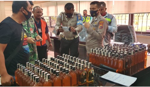 Manipulasi Manifest Bagasi Pesawat, Penyeludupan Ratusan Botol Miras Berhasil Digagalkan