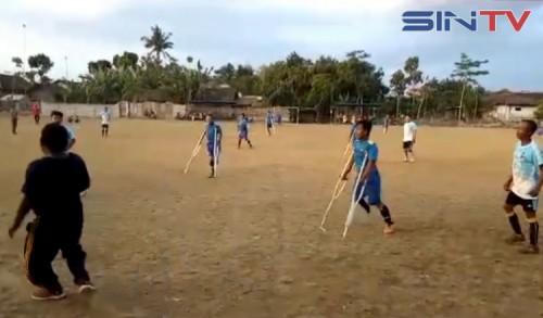 Unik! Pemerintah Desa Tanding Sepak Bola Dengan Warga Disabilitas