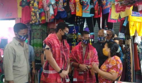 Kunjungi 3 Pasar Tradisional, Bobby Nasution Janji Sejahterakan Pedagang.