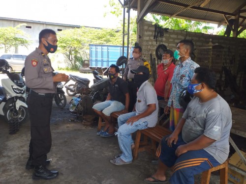 Polisi di Pamekasan Datangi Masyarakat Sampaikan Himbauan Kamtibmas