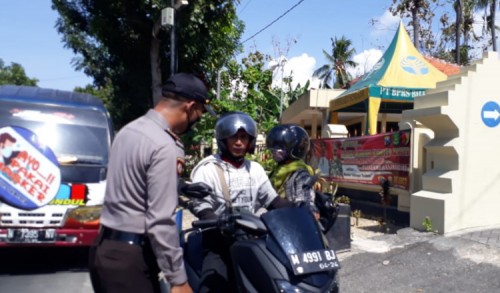 Gelar Operasi Yustisi, Polsek Prenduan Ajak Masyarakat Disiplin Pakai Masker 