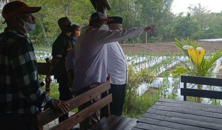 Blusukan ke Dau, Calon Bupati Malang Sanusi Serap Aspirasi Pedagang Pasar hingga Petani