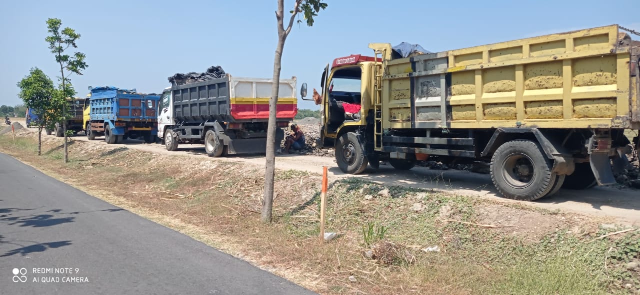 Material urug dan batuan illegal, Desa Gebangkerep, Baron, digunakan pembagunan pabrik