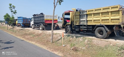 Material urug dan batuan illegal, Desa Gebangkerep, Baron, digunakan pembagunan pabrik
