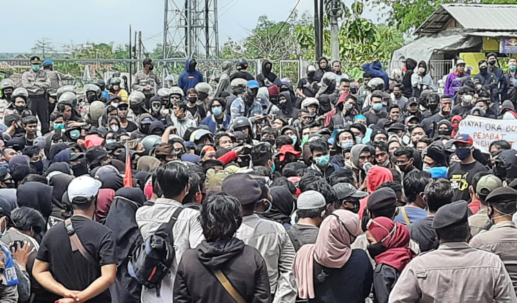 Gabungan Mahasiswa dan Masyarakat Umum Geruduk DPRD Pasuruan