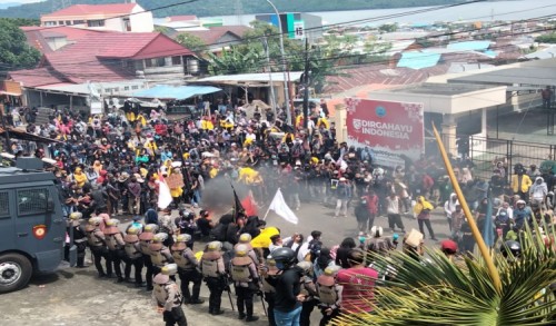 Aksi Penolakan Omnibus Law di Ternate Berujung Ricuh