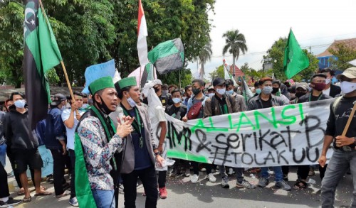 Tolak Omnibus Law UU Cipta Kerja, Aksi Demo HMI dan Polisi Saling Dorong