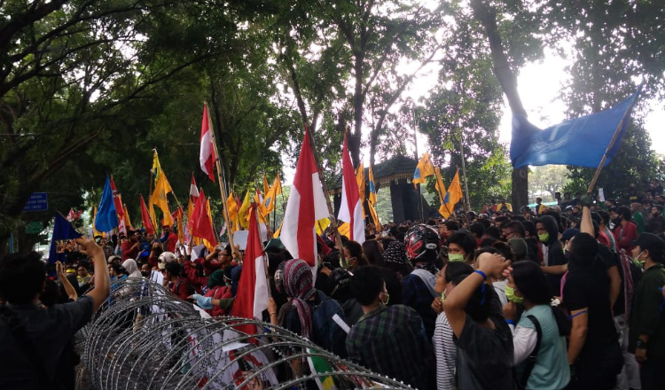 Ribuan Mahasiswa Kota Medan Unjuk Rasa di DPRD Sumut