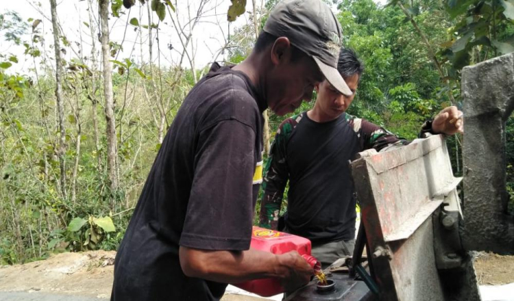 TMMD 109 Purworejo, Perhari Habiskan 10 Liter Solar Untuk Mesin Molen   
