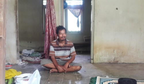Tragis, Seorang Tunawisma Tinggal di Rumah Tidak Layak Huni Desa Kalisemo, Purworejo