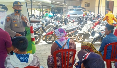 Polisi di Pamekasan Ajak Masyarakat Lebih Disiplin Terapkan Protokol Kesehatan