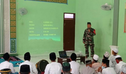 TNI di Gresik Beri Wawasan Kebangsaan di Ponpes Menganti