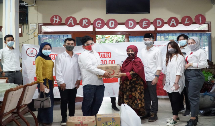 Kunjungi Lansia Panti Wreda Surabaya, TMP Sampaikan Pesan Eri Cahyadi