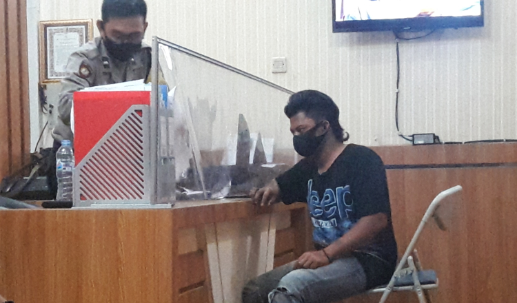 Ngatur Lalin di Exit Tol Manyar, Pemuda di Gresik Dikeroyok Tiga Orang