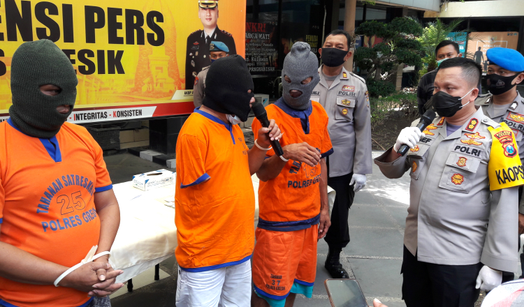 Polres Gresik Gerebek Penombok Togel Beromset Rp 400 ribu Per Hari 