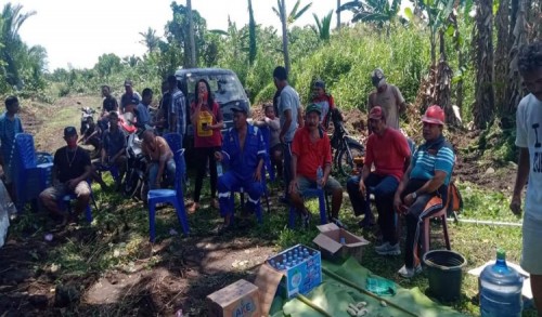 Budaya Gotong Royong Relawan Jos Desa Gura Buat Badan Jalan Pasar Desa  
