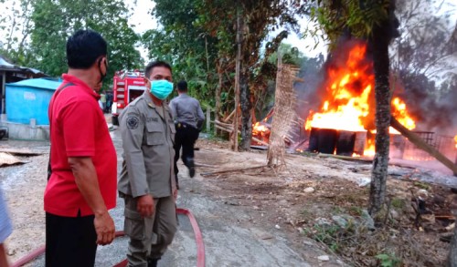 Gudang Pengolahan BBM dan Dua Rumah Warga di Tuban Ludes Dilalap Api