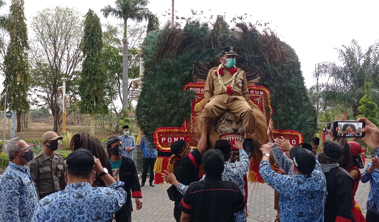 Jelang Akhir Pengabdian, Bupati Gresik Kembali Terima Penghargaan WTP