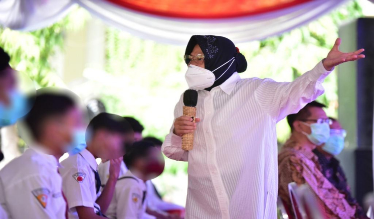 Walikota Risma Miris Melihat Pelajar Ikut Demo