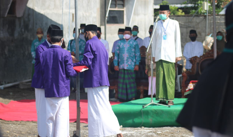 Peringati Hari Santri Nasional, Pasangan YESBRO Wakaf 10 Ribu al- Qur'an