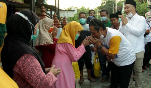 Kedatangan Qosim-Alif di Benjeng Disambut Antusias Warga