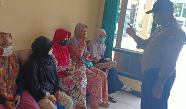 Polisi di Pamekasan Himbau Ibu-ibu Patuhi Protokol Kesehatan