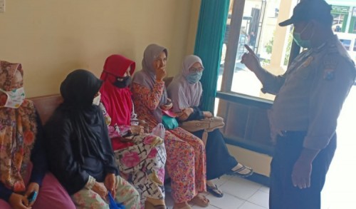 Polisi di Pamekasan Himbau Ibu-ibu Patuhi Protokol Kesehatan