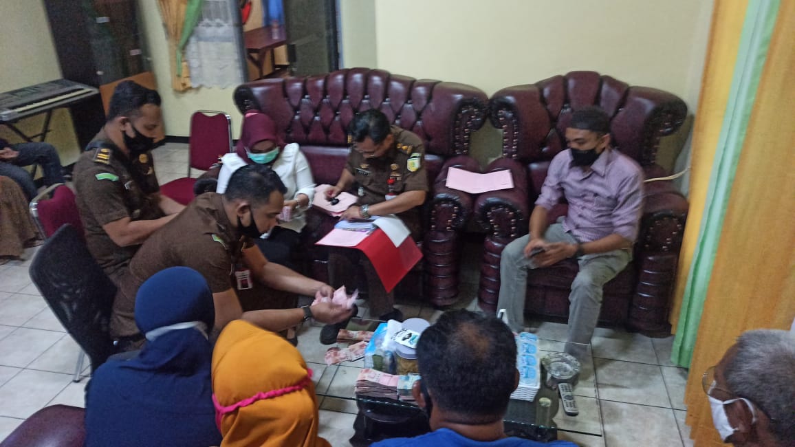 Kejari Situbondo Eksekusi Uang Pengganti Terpidana Kasus TKD Sumberrejo