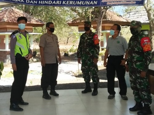 Polisi dan TNI Bersinergi Awasi Pengunjung Wisata Taman Nasional Baluran 
