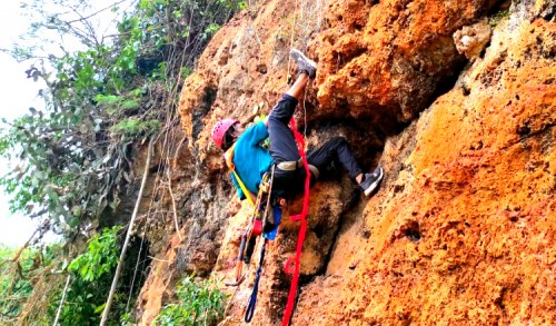 Ekspedisi Panjat Tebing Tuban Buka 25 Jalur di Tebing Watu Ondo