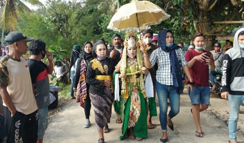 Lestarikan Budaya Leluhur, LDA Keraton Kasunanan Apresiasi Sedekah Laut Pantai Ngliyep Malang