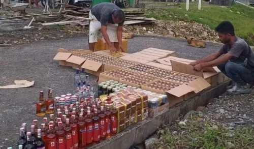 Lewat Jalan Trans Papua, Ratusan Botol Miras Berbagi Jenis Diamanakan Aparat