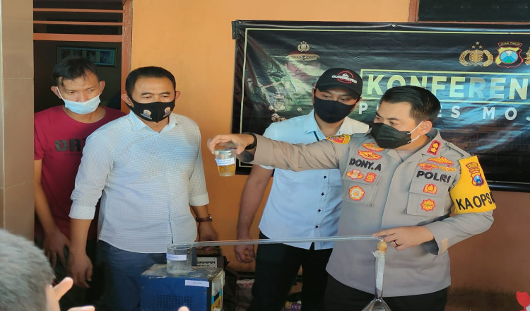 Eksperimen Bikin Sabu, Rumah di Mojosari Digerebek Polisi