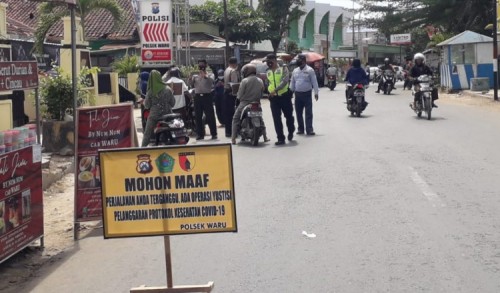 Polisi di Pamekasan dan Tim Gabungan Lakukan Operasi Yustisi