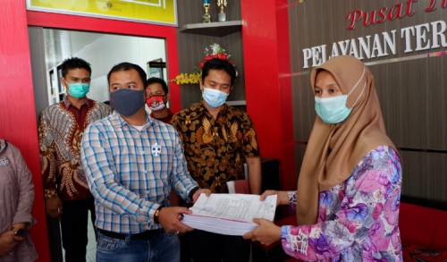 Satreskrim Polres Bukittinggi Serahkan Berkas Perkara Dugaan Penganiayaan