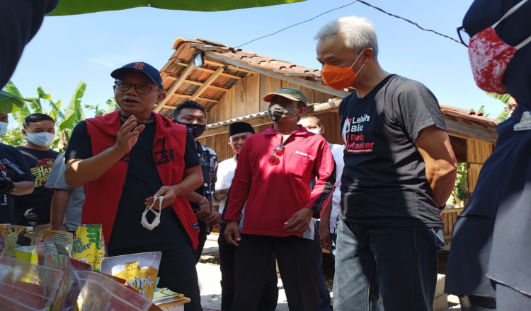 Berkunjung ke Ngawi, Ganjar Pranowo Puji UMKM yang Tetap Produktif di Tengah Pandemi Covid-19