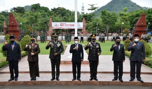 Pj Bupati Trenggalek Pimpin Upacara Peringati Hari Pahlawan Nasional