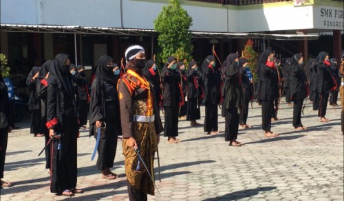 Unik! Sekolah di Ponorogo Peringati Hari Pahlawan Kenakan Busana Jawa