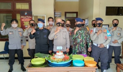Polsek Kadur Pamekasan Rayakan HUT ke-75 Brimob