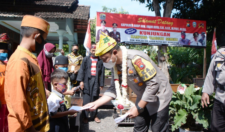 Resmikan Kampung Tangguh Polres Situbondo Beri Santunan Anak Yatim Piatu