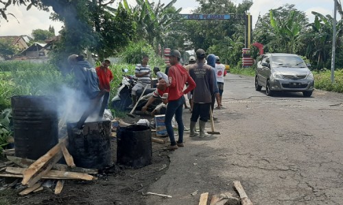 Jaga Kemurnian Swadaya Masyarakat, Pekerja Jalan Tamanan Bondowoso Tolak Sumbangan Pejabat 