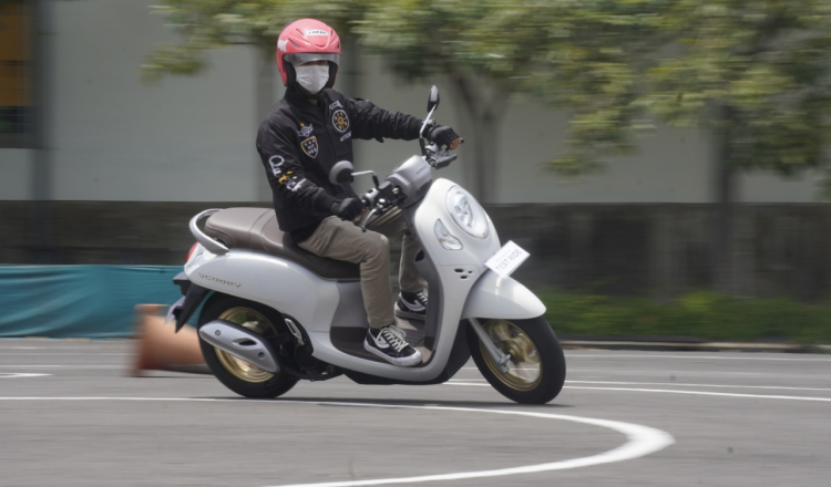 Puluhan Peserta Ikuti Test Ride All New Honda Scoopy 