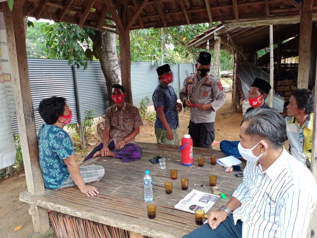 Datangi Kerumunan Warga, Polisi di Pamekasan Himbau Patuhi Protokol Kesehatan